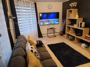 charming & comfy apartment, close to highway, wifi, netflix, amazon prime
